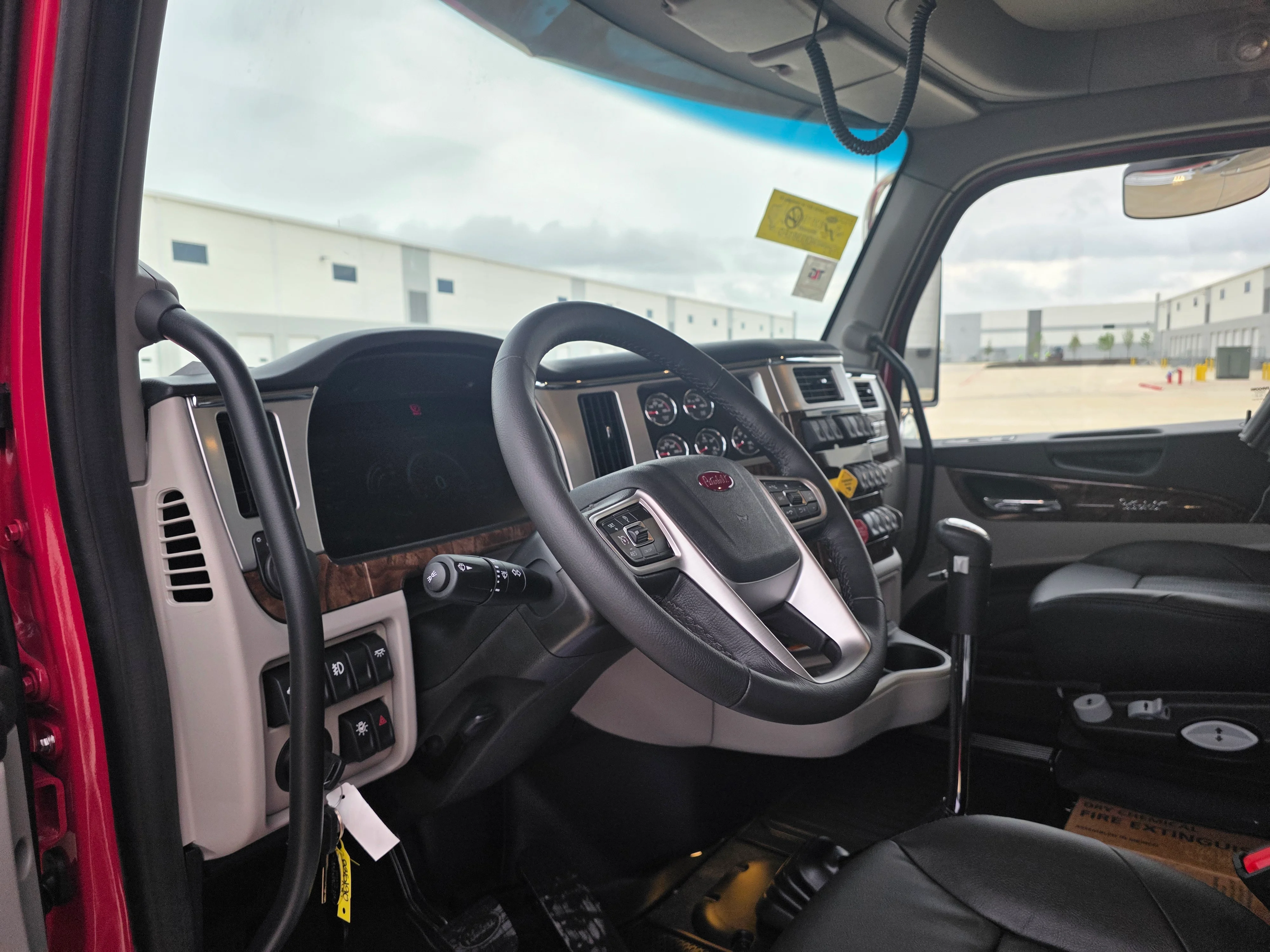 2027 Peterbilt 589 in Louisville, KY — photo 9