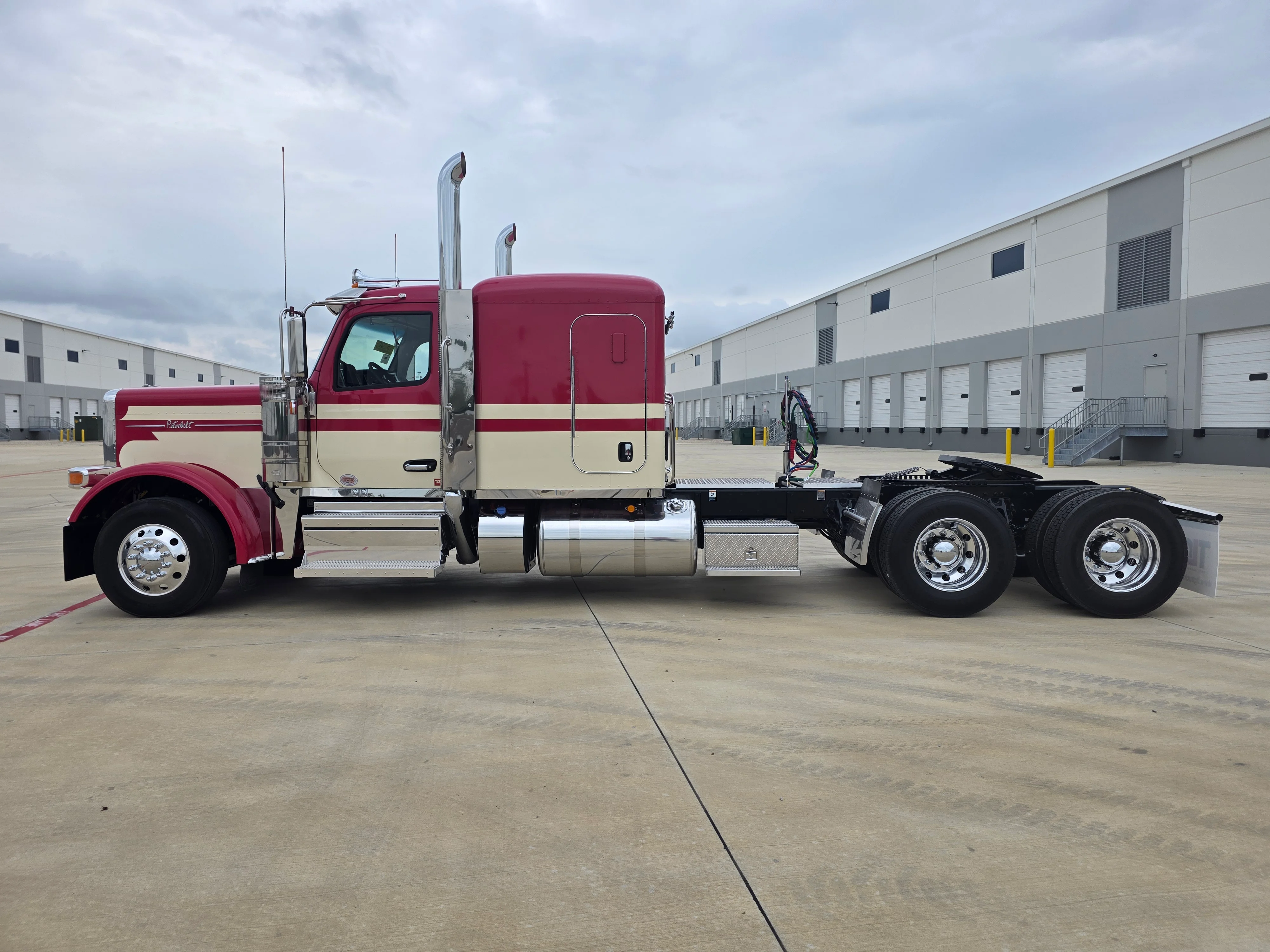 2027 Peterbilt 589 in Louisville, KY — photo 2