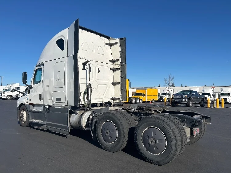 2023 Freightliner Cascadia in Stockton, CA — photo 5