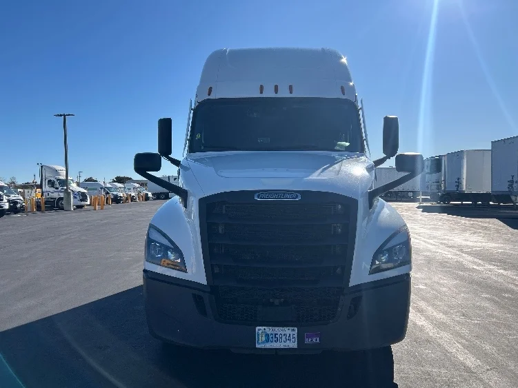 2023 Freightliner Cascadia in Stockton, CA — photo 2