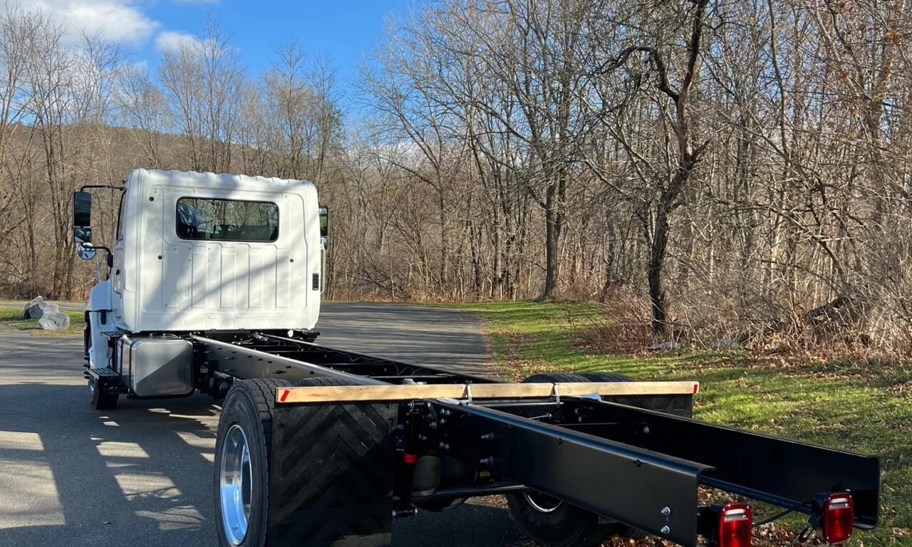 2025 Hino L7 in Elmira, NY — photo 3