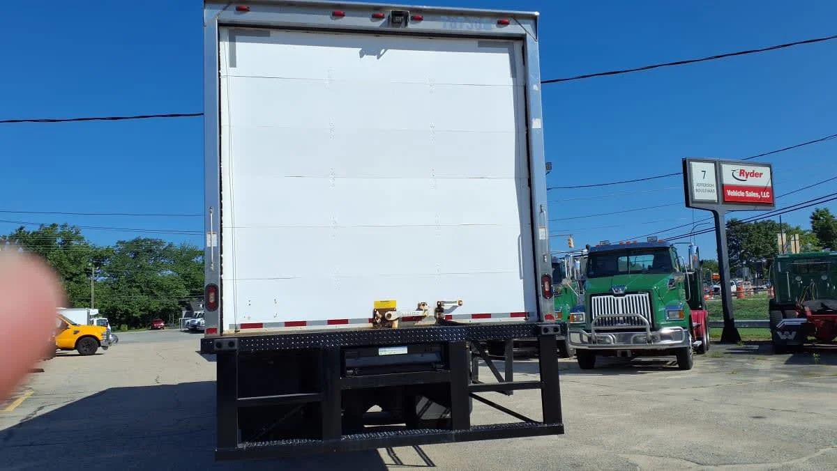 2018 Freightliner M2 106 in Warwick, RI — photo 5