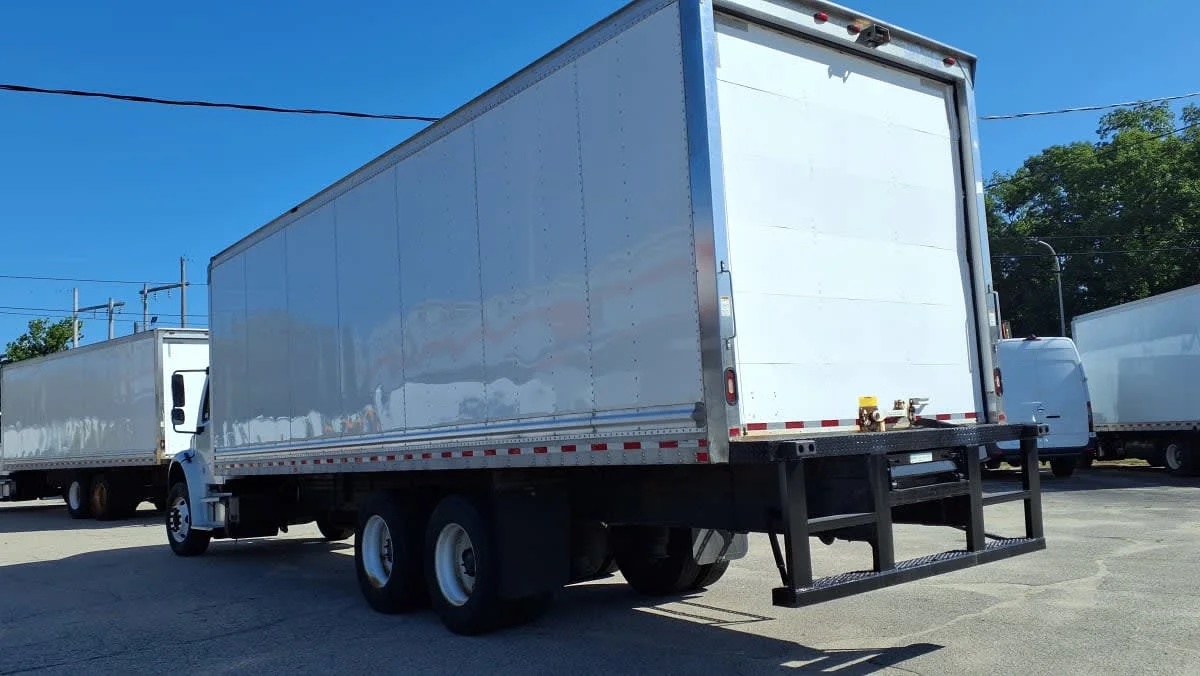 2018 Freightliner M2 106 in Warwick, RI — photo 6