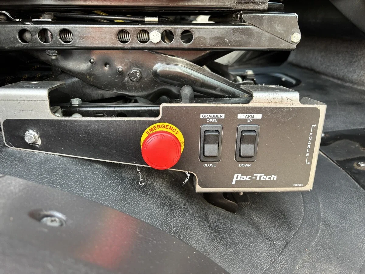 2023 Freightliner M2 106 — photo 9