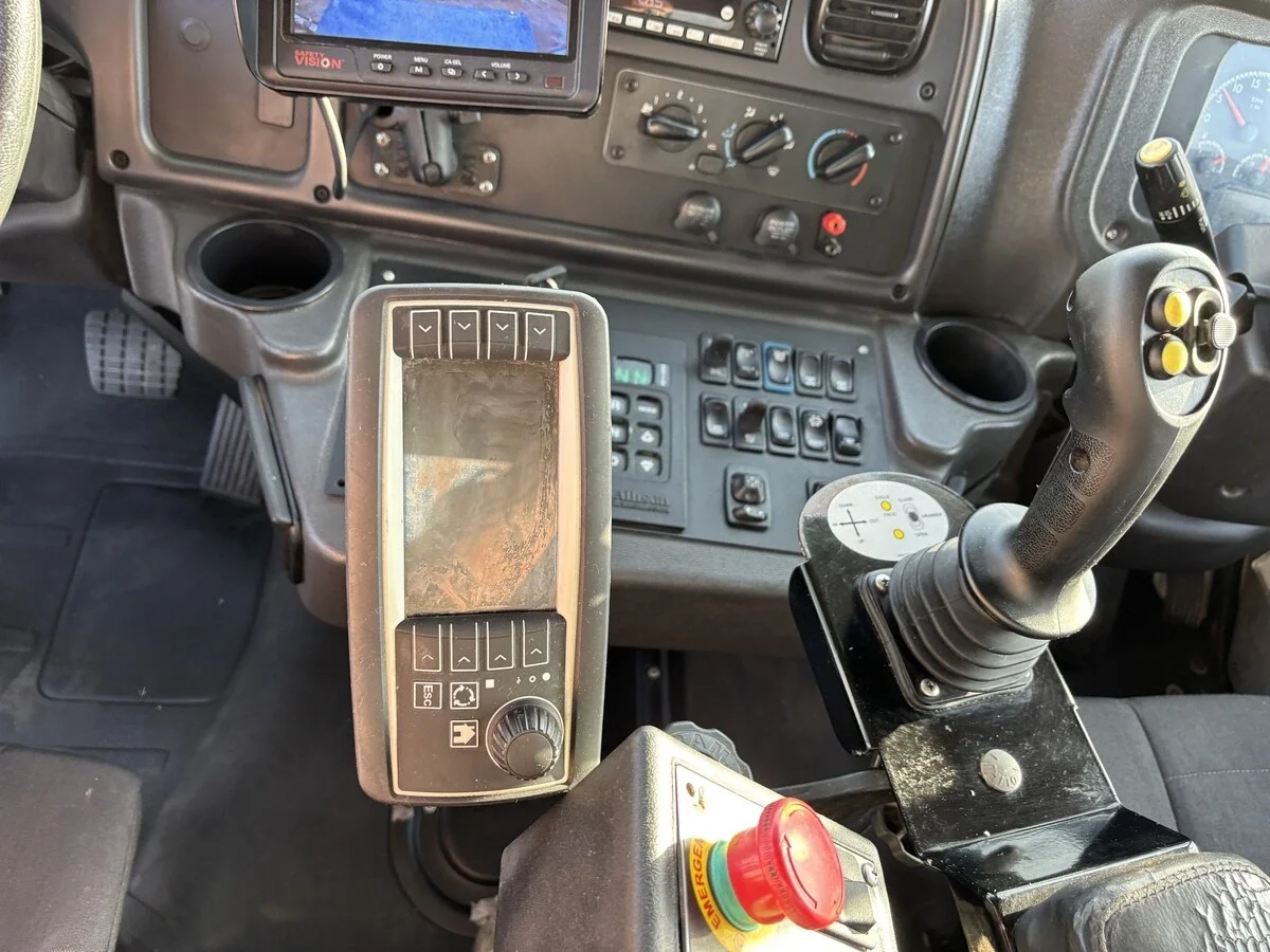 2023 Freightliner M2 106 — photo 14