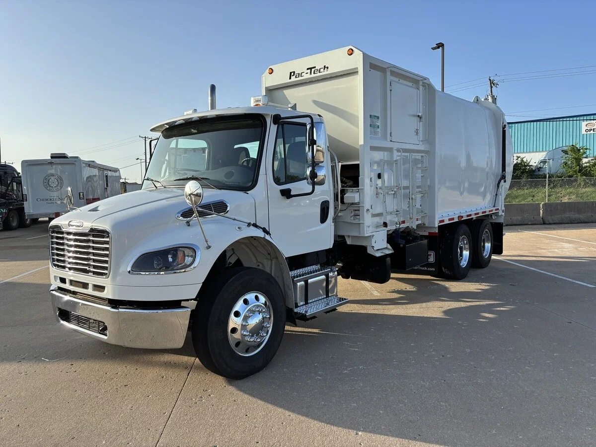 2023 Freightliner M2 106