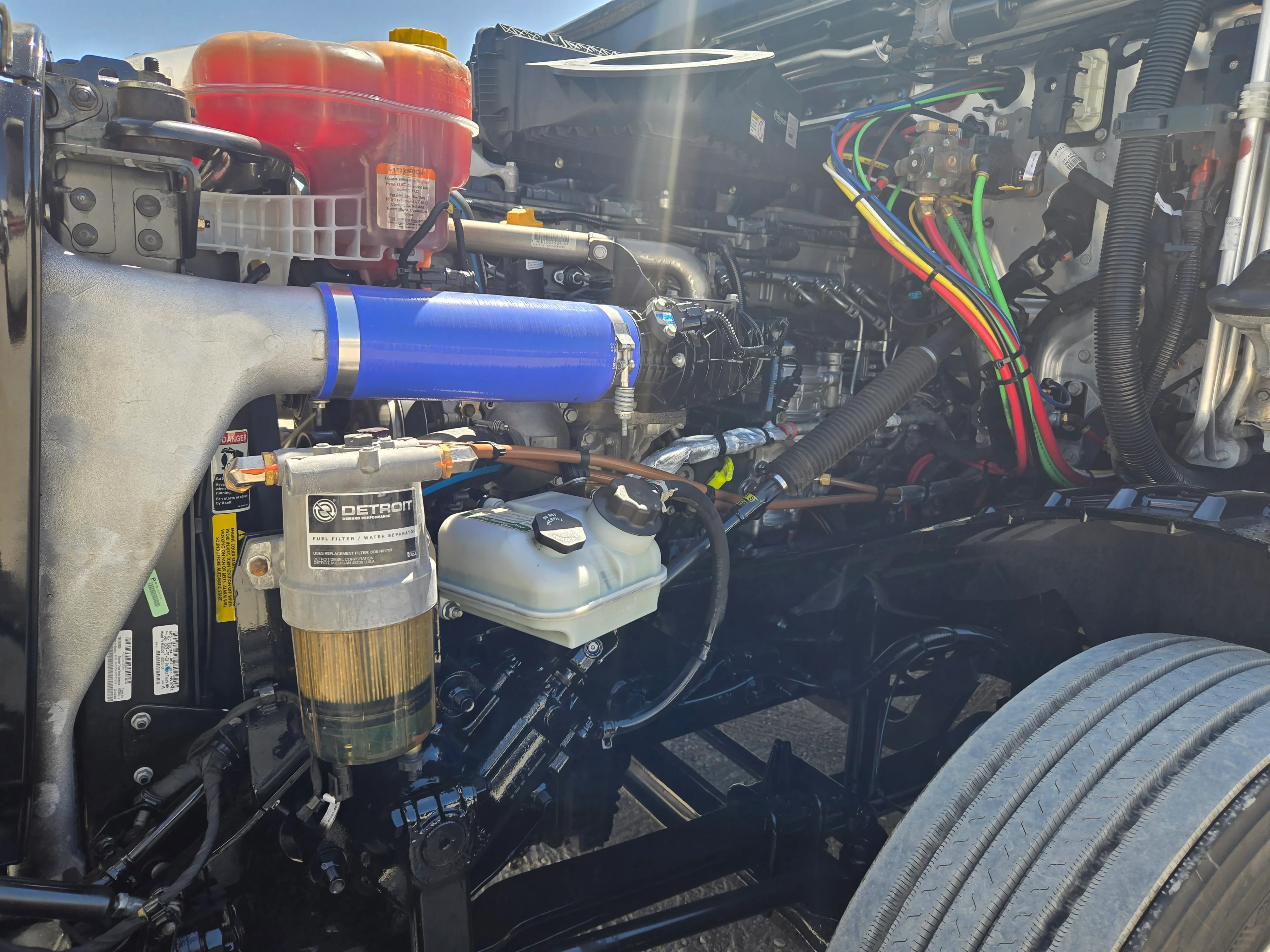 2023 Freightliner Cascadia in Fresno, CA — photo 18