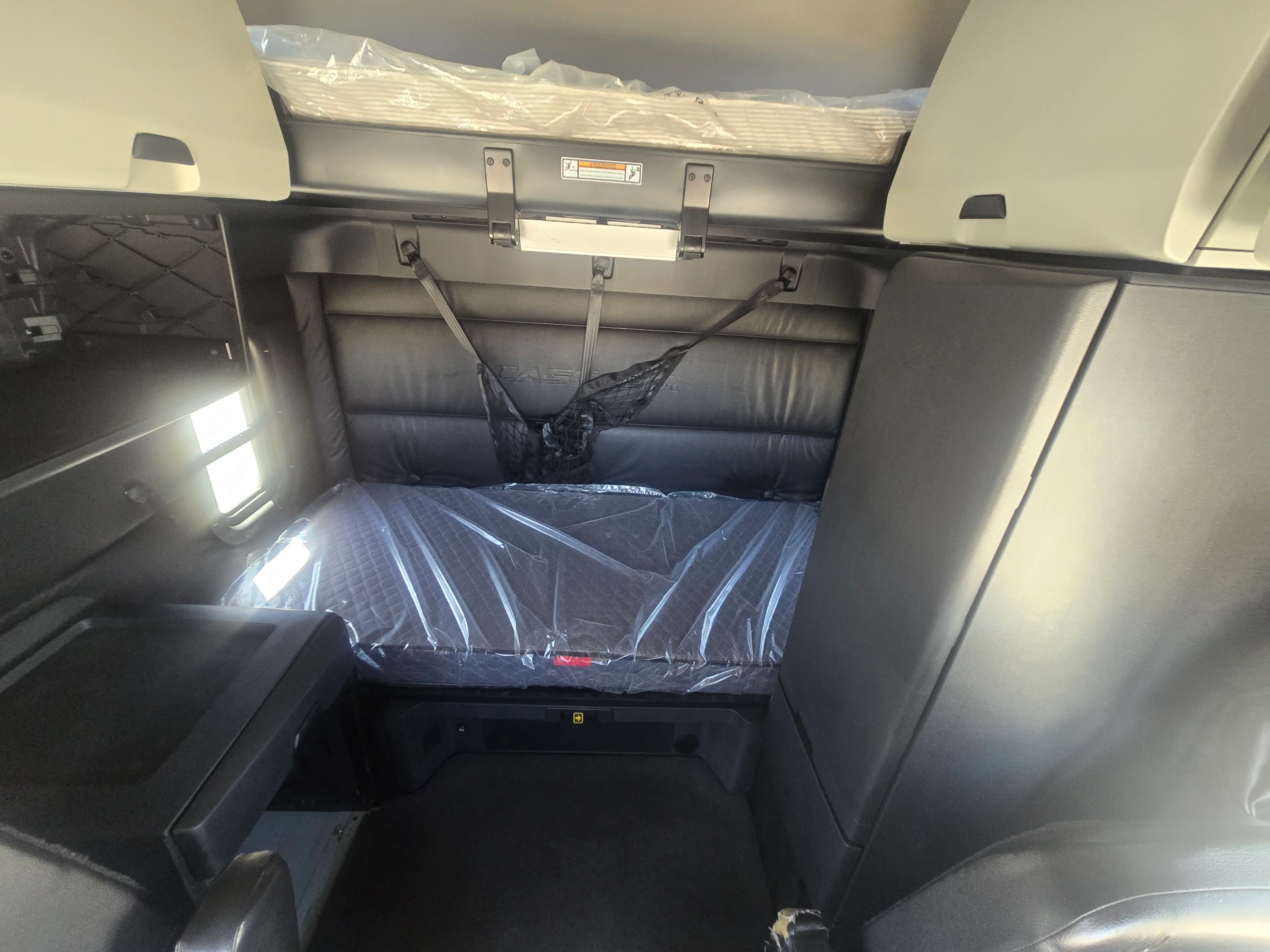 2023 Freightliner Cascadia in Fresno, CA — photo 11
