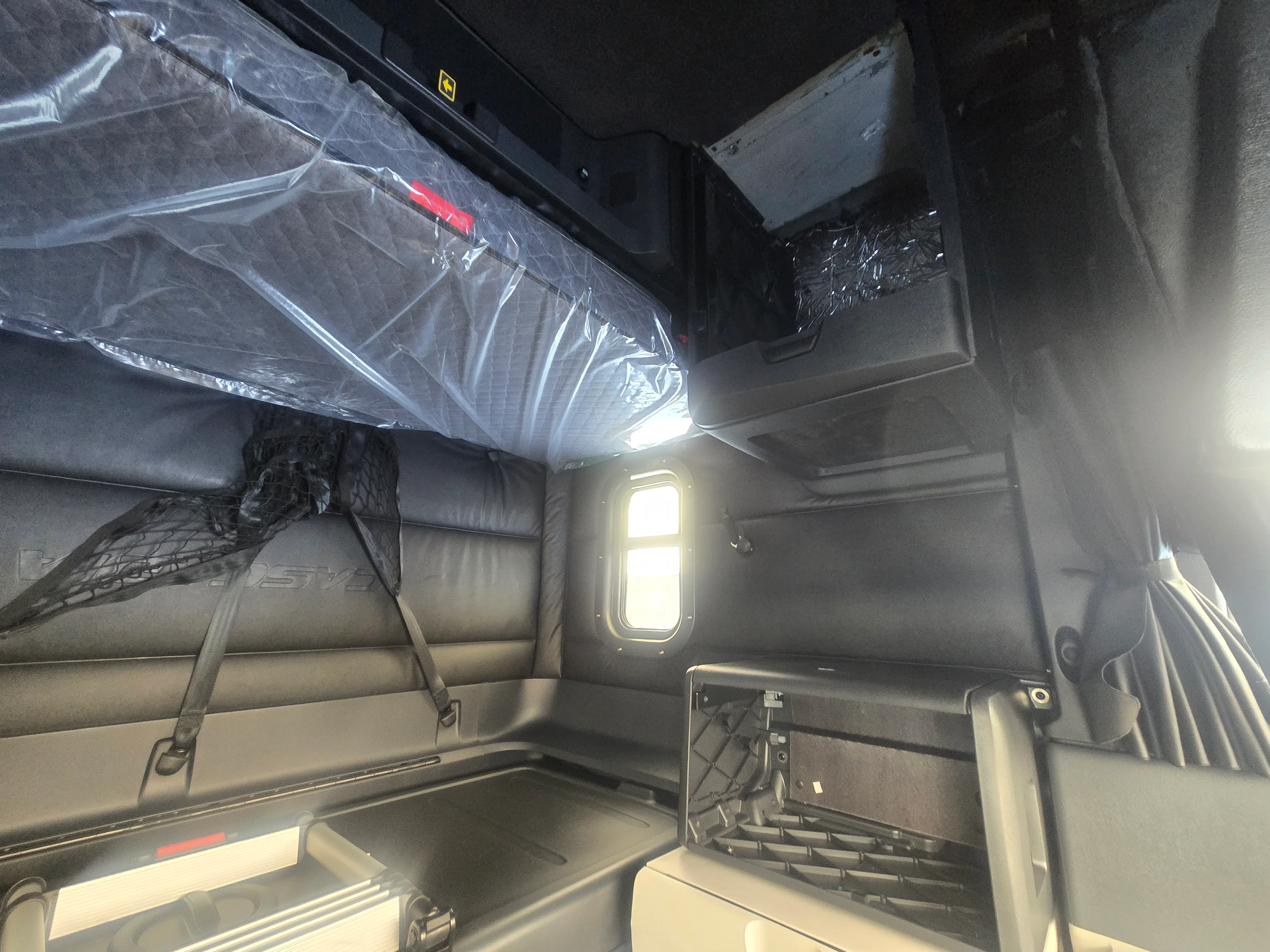 2023 Freightliner Cascadia in Fresno, CA — photo 12