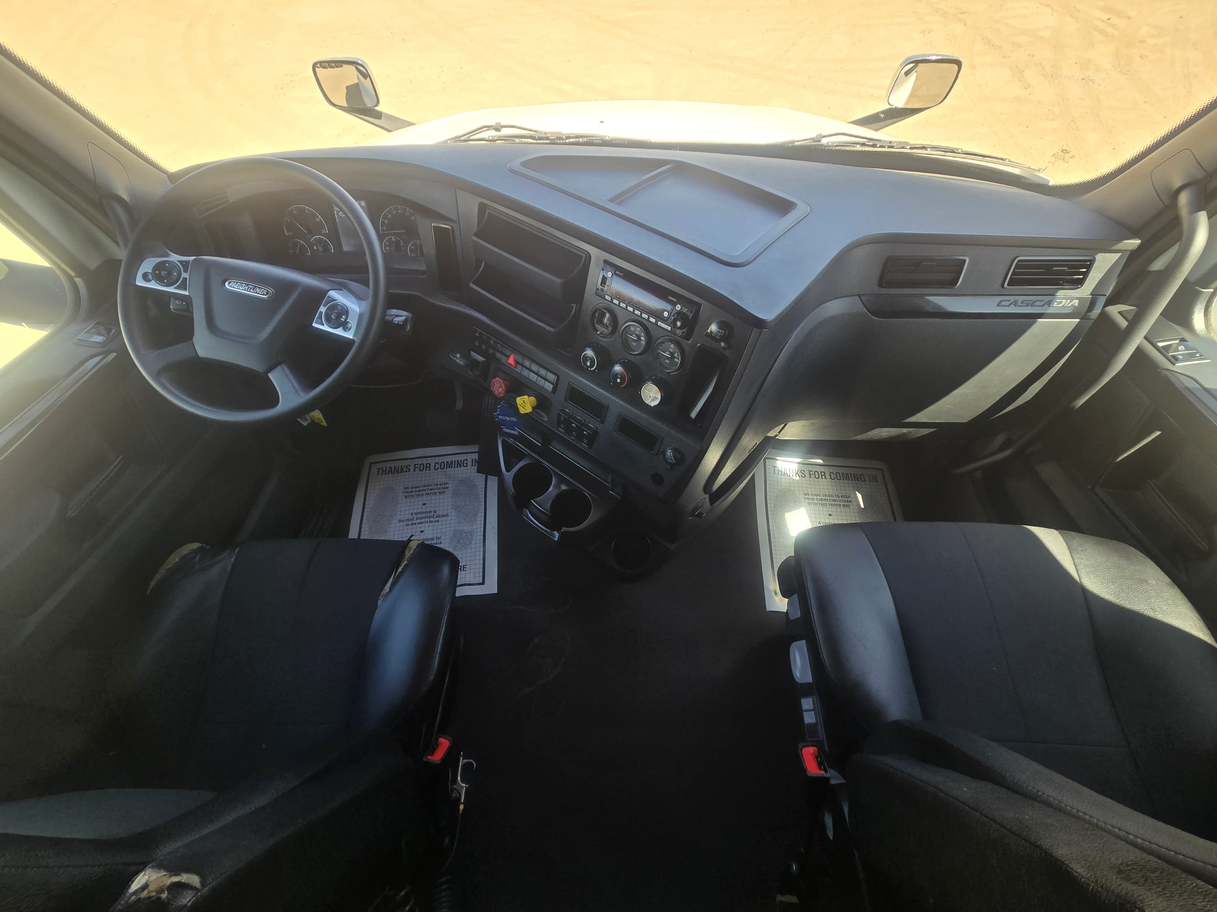 2023 Freightliner Cascadia in Fresno, CA — photo 10