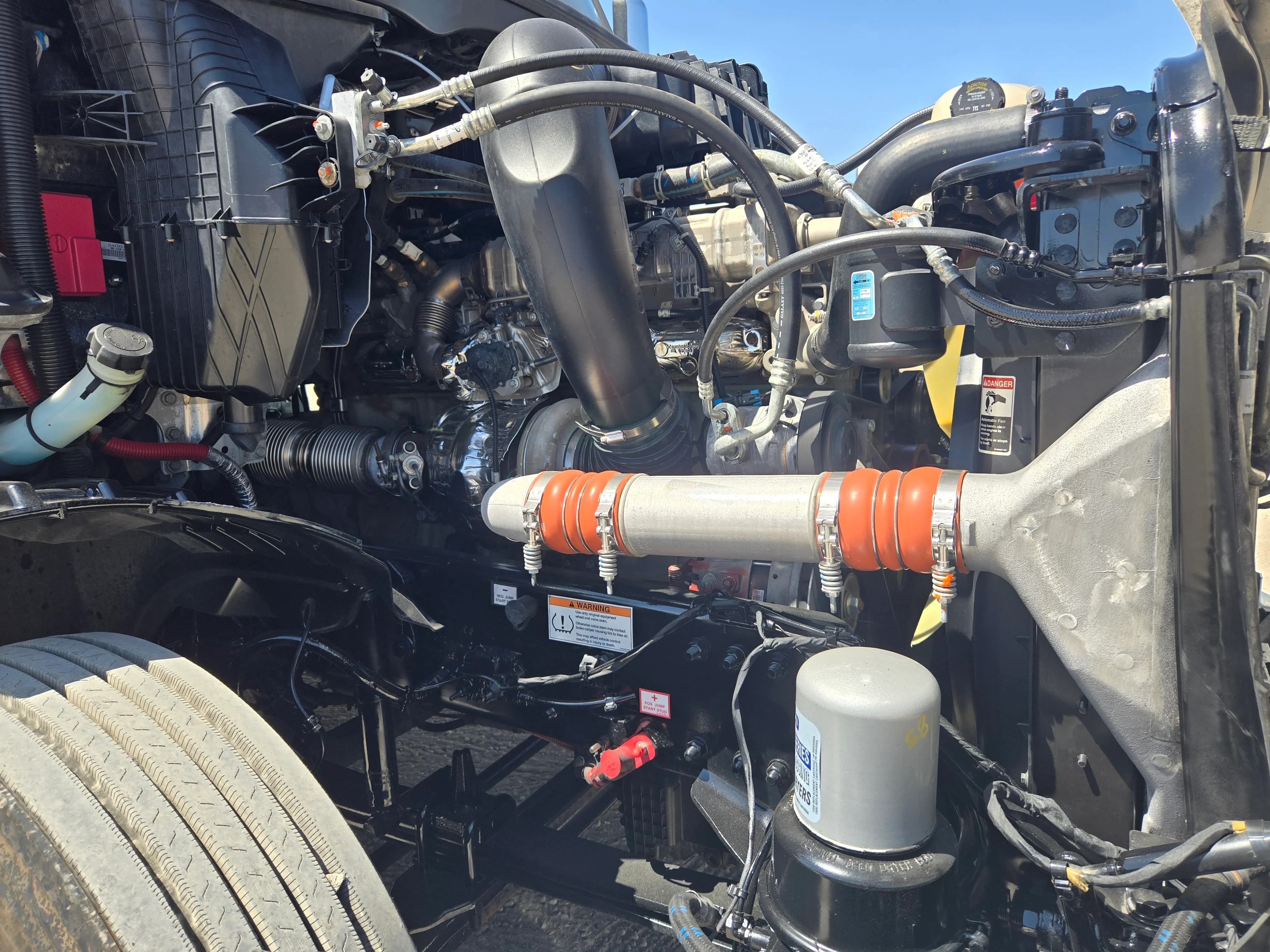 2023 Freightliner Cascadia in Fresno, CA — photo 19