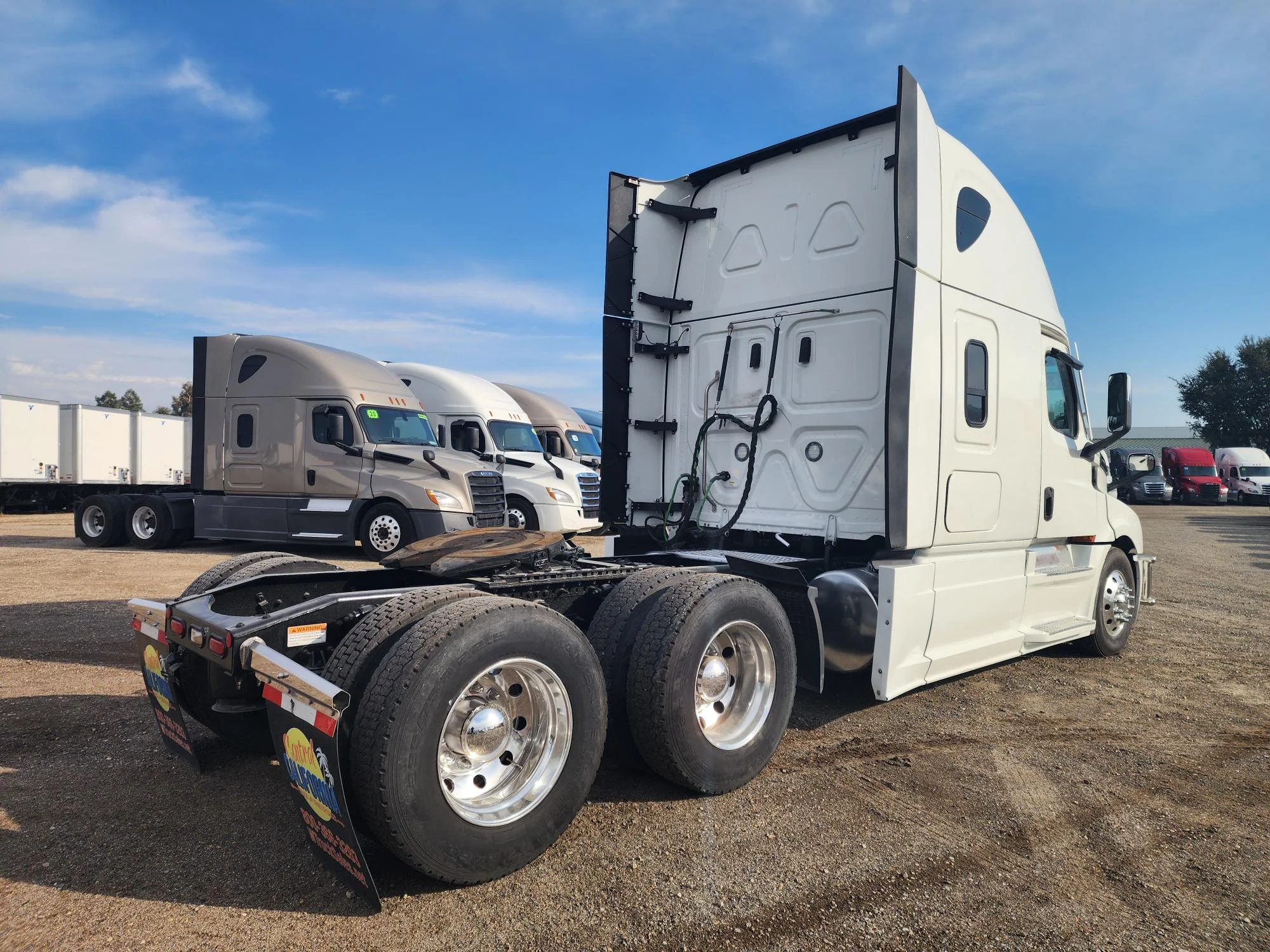 2023 Freightliner Cascadia in Fresno, CA — photo 5