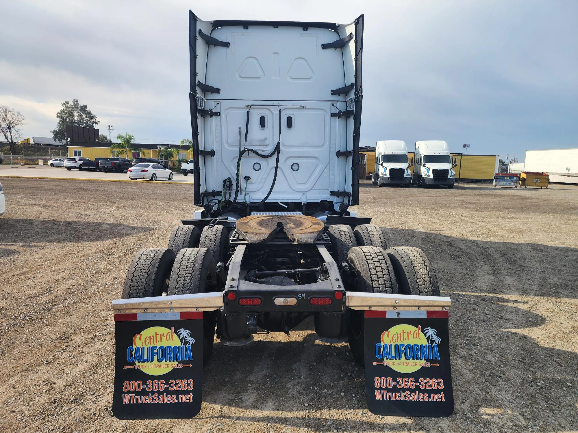 2023 Freightliner Cascadia in Fresno, CA — photo 6