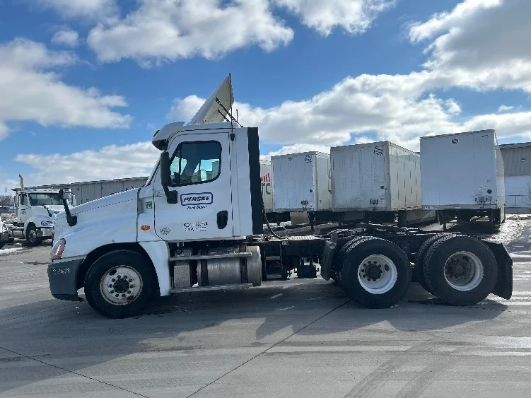 2019 Freightliner Cascadia - image 4