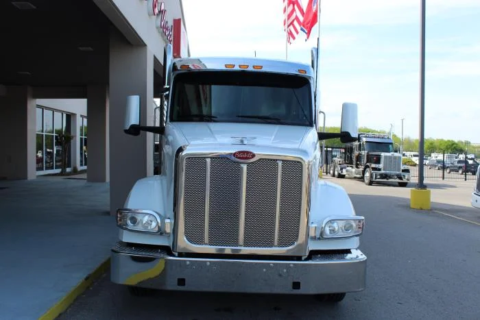 2022 Peterbilt 567 - image 3