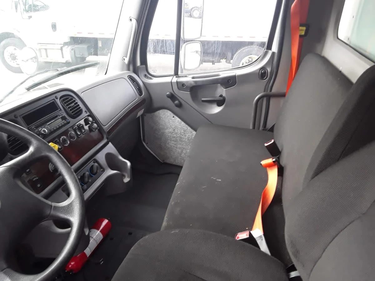 2016 Freightliner M2 106 - image 7
