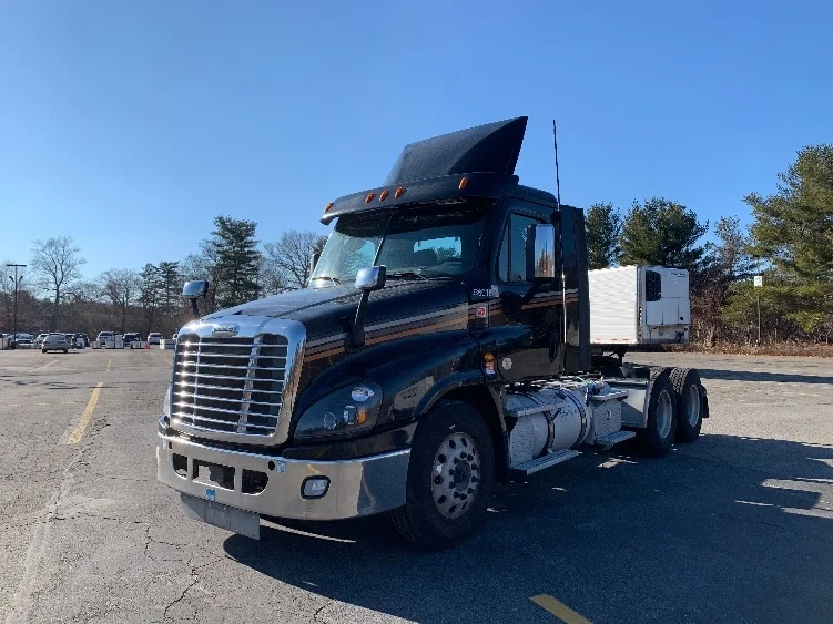 2019 Freightliner Cascadia in Norton, MA — photo 3
