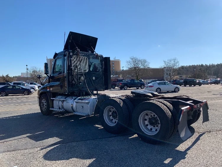 2019 Freightliner Cascadia in Norton, MA — photo 5
