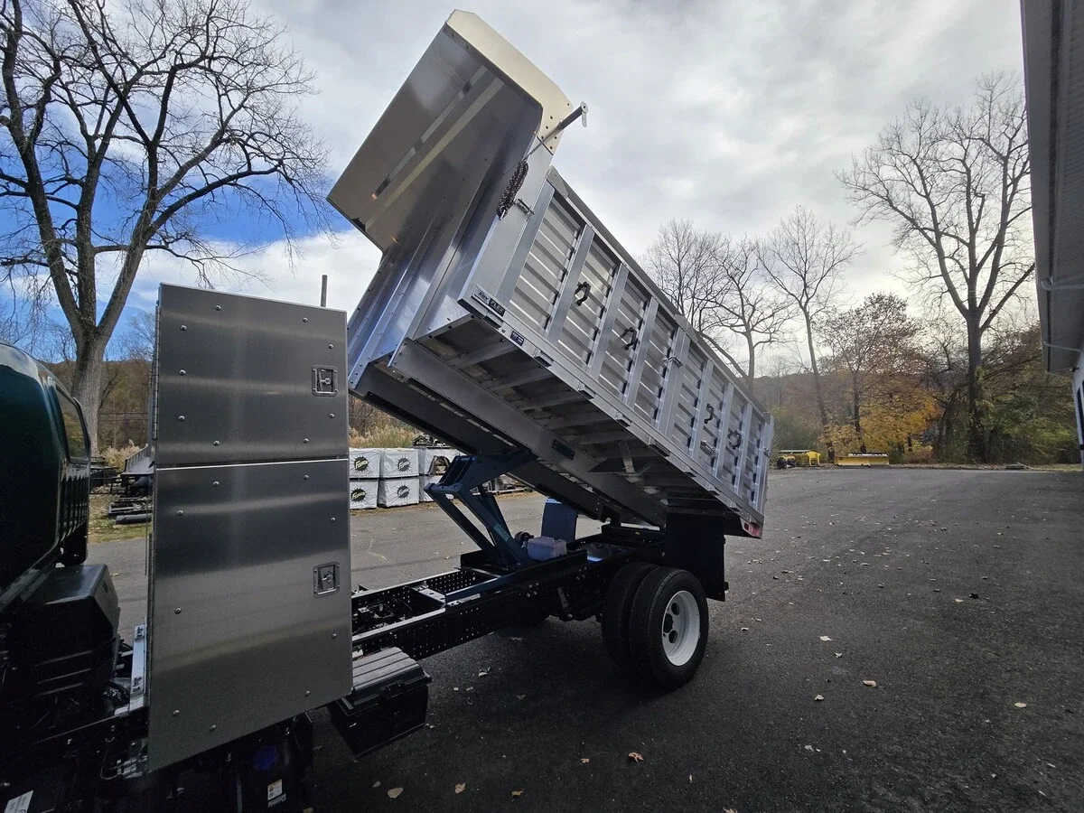 2025 Isuzu NRR - image 4