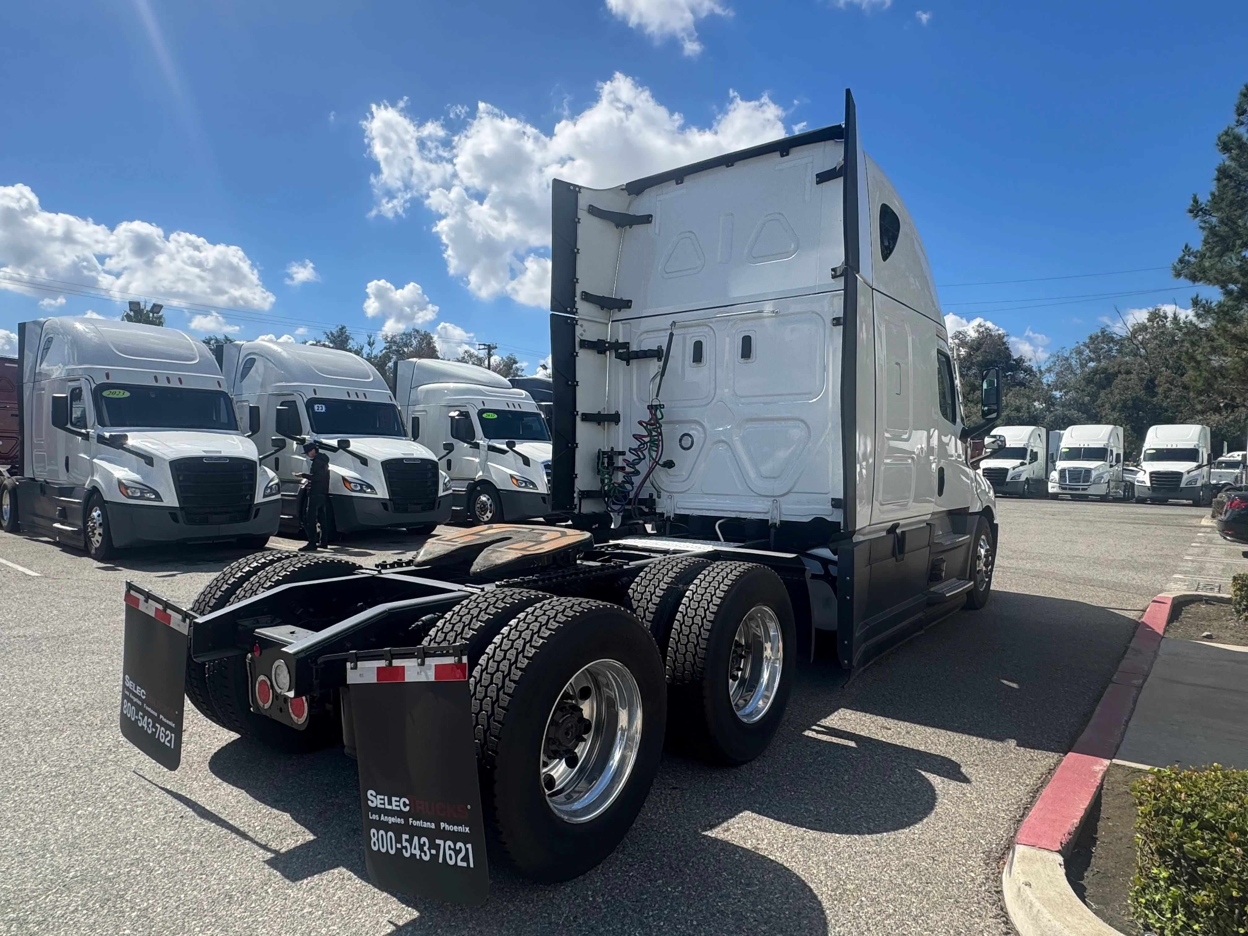 2023 Freightliner Cascadia in Selectrucks Fontana, CA — photo 6