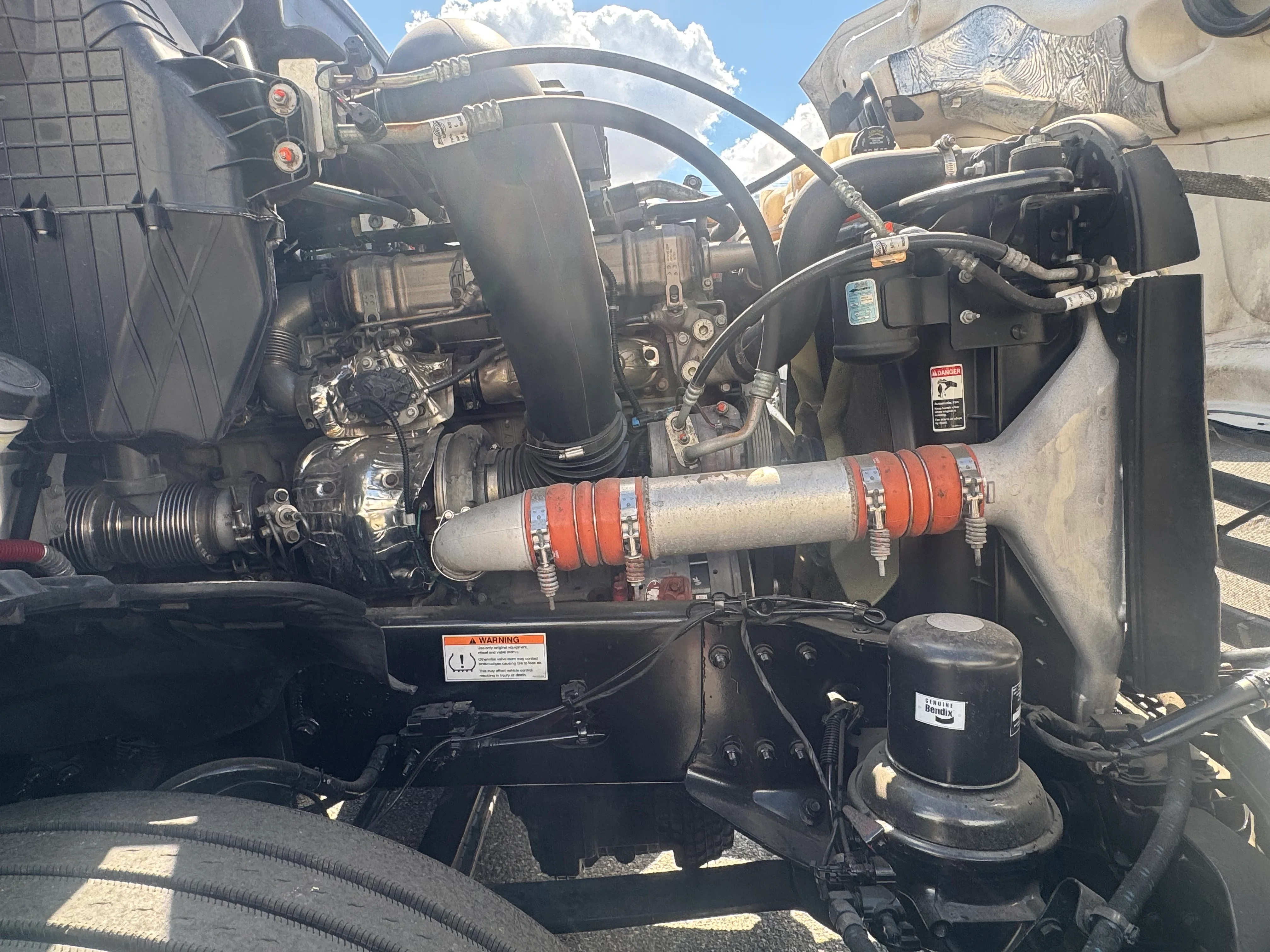 2023 Freightliner Cascadia in Selectrucks Fontana, CA — photo 9