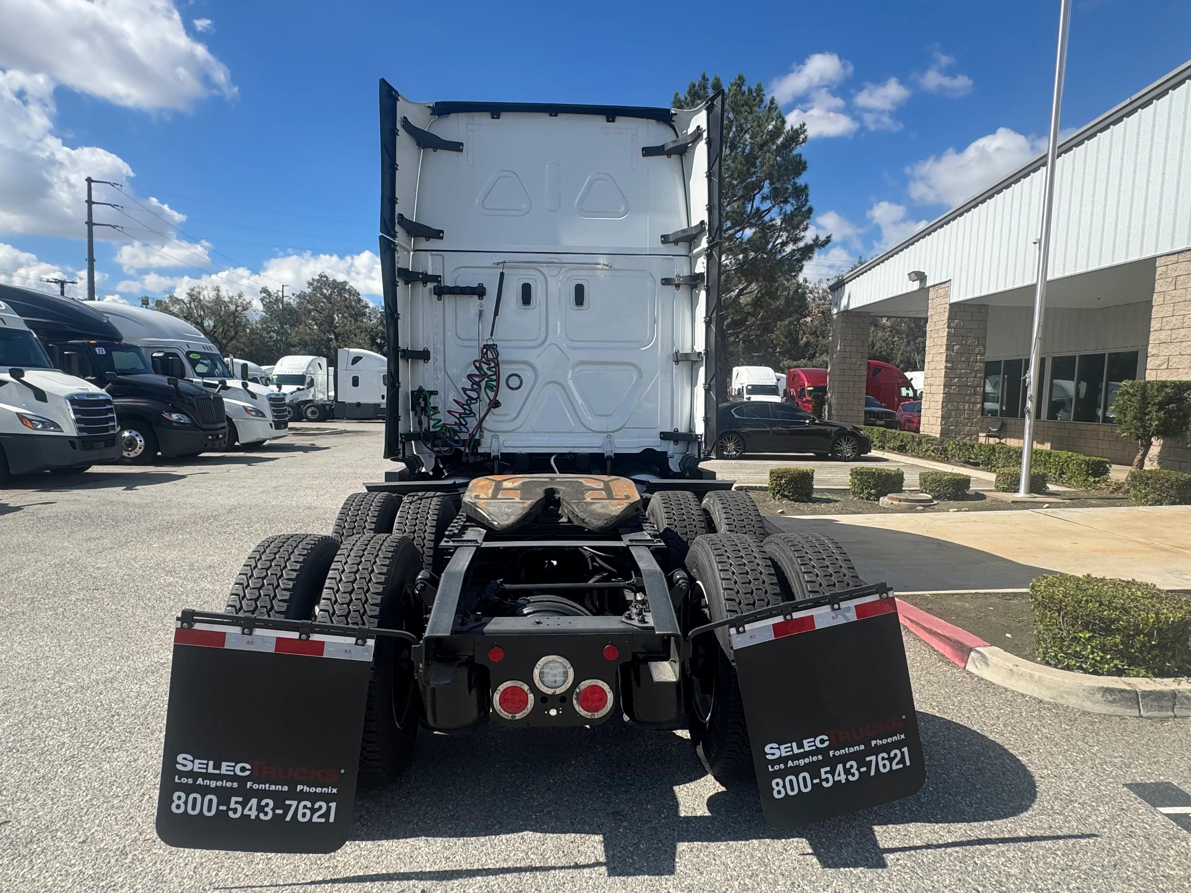 2023 Freightliner Cascadia in Selectrucks Fontana, CA — photo 5
