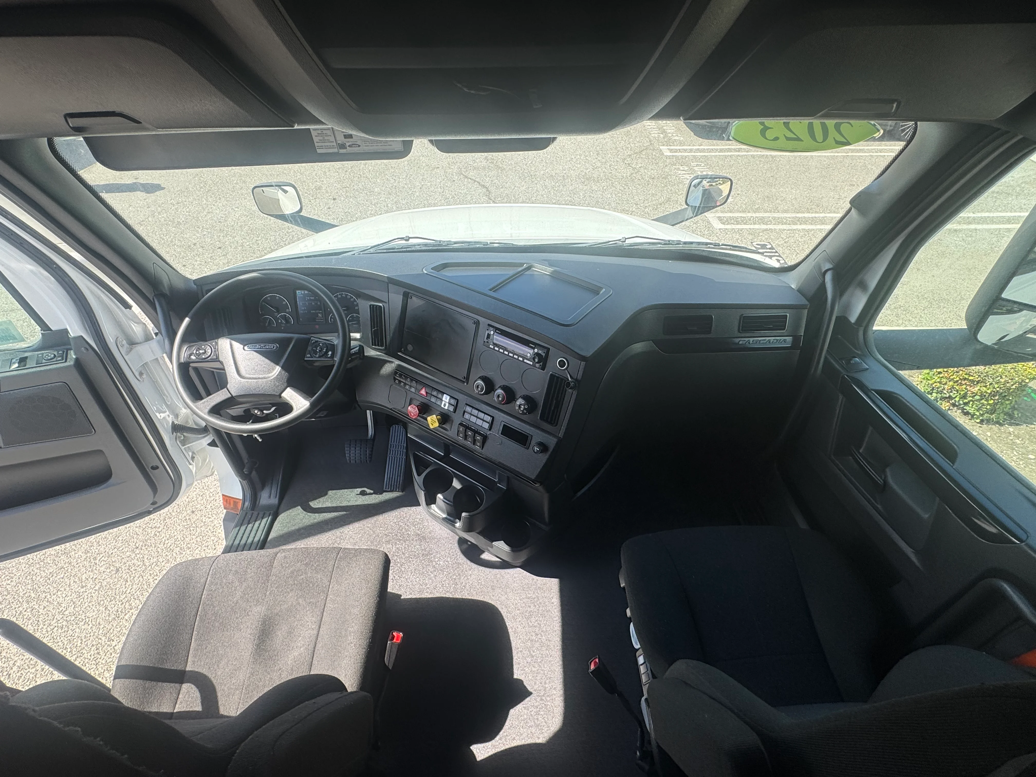 2023 Freightliner Cascadia in Selectrucks Fontana, CA — photo 17