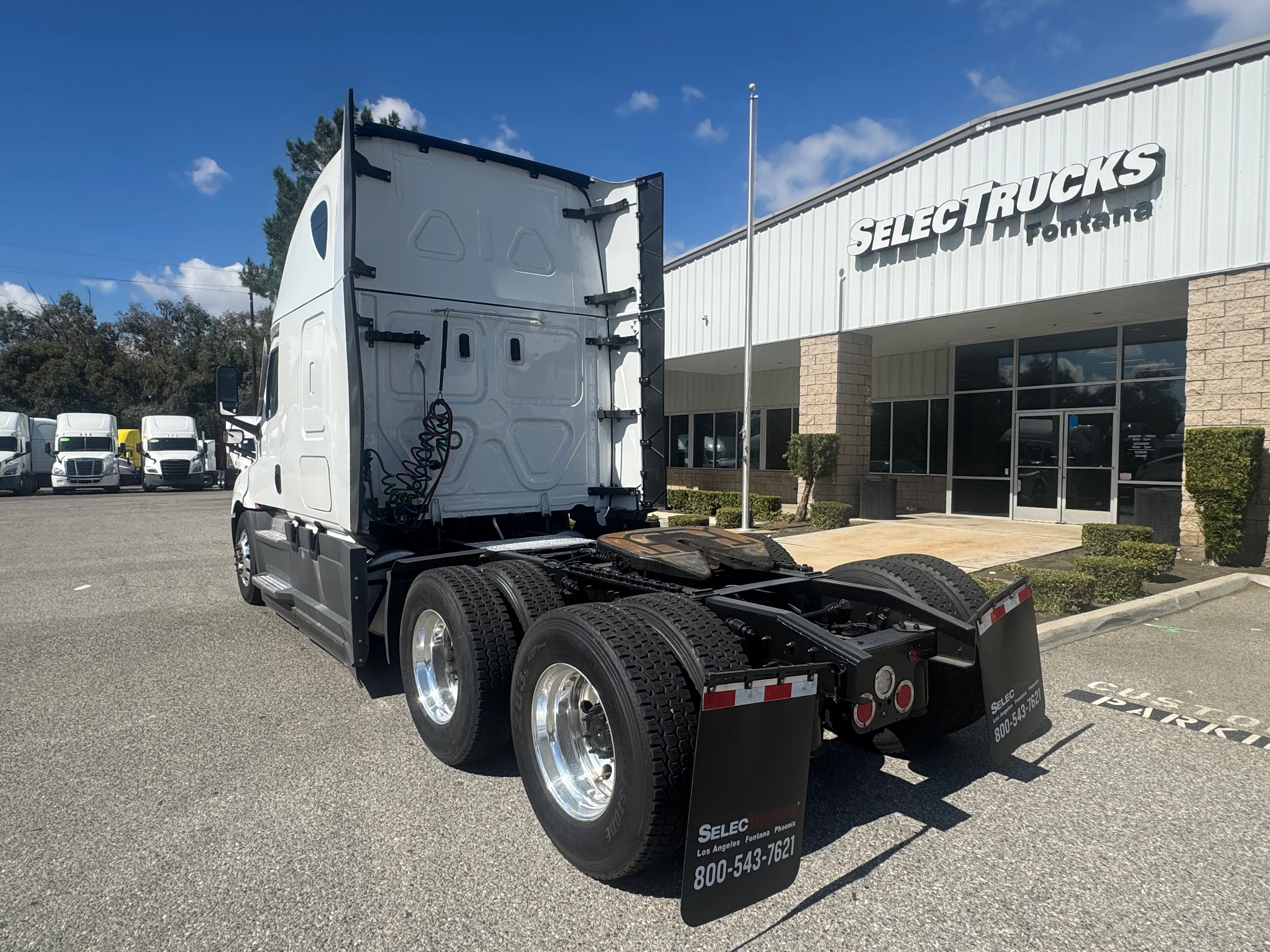 2023 Freightliner Cascadia in Selectrucks Fontana, CA — photo 4