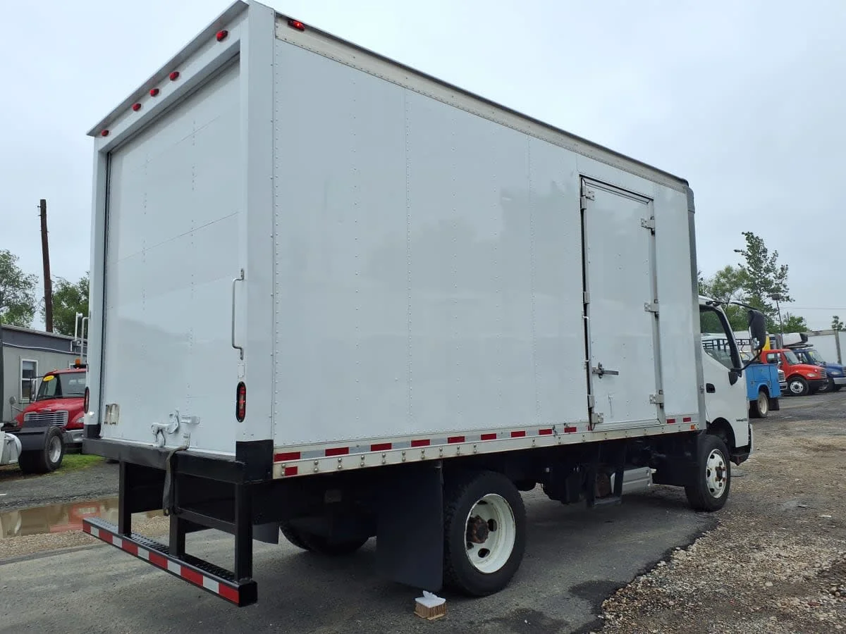 2018 Hino 195 in Bensalem, PA — photo 4