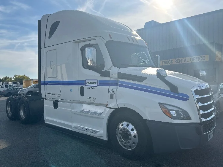 2022 Freightliner Cascadia in Sturtevant, WI