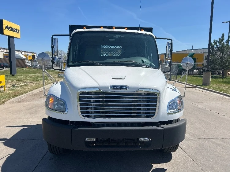 2019 Freightliner M2 106 in Wichita, KS — photo 2