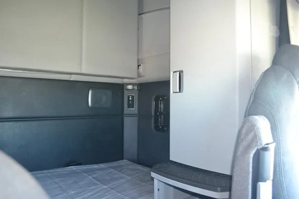 2023 Kenworth T680 in Location: Springfield, OH — photo 10