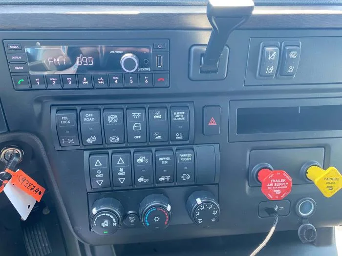 2026 International LT - image 11
