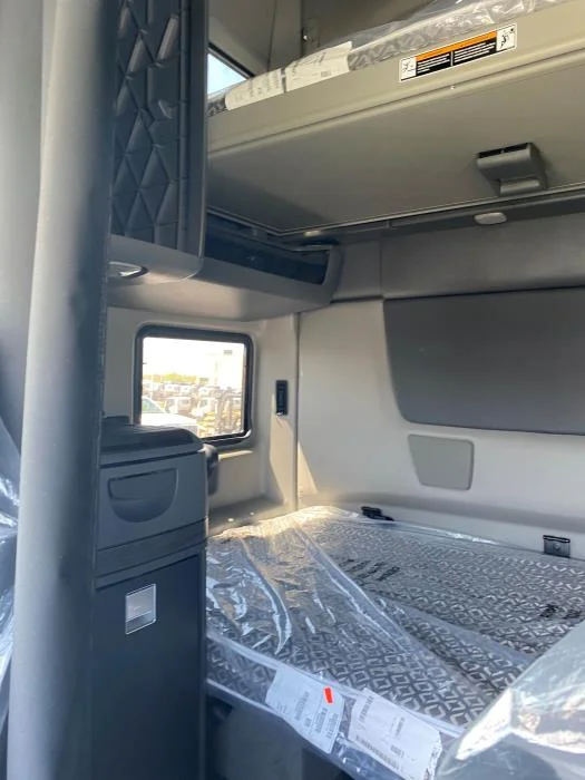 2026 International LT - image 13