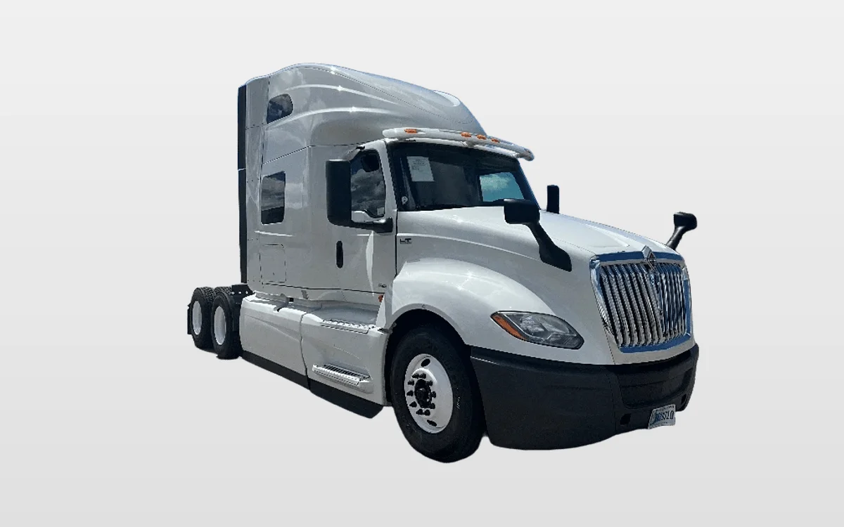 2022 International LT - image 1