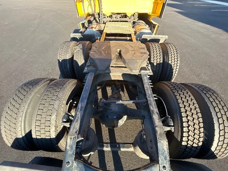 2022 Volvo VNL 760 - image 6