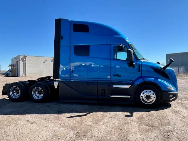 2026 Volvo VNL 860 - image 5