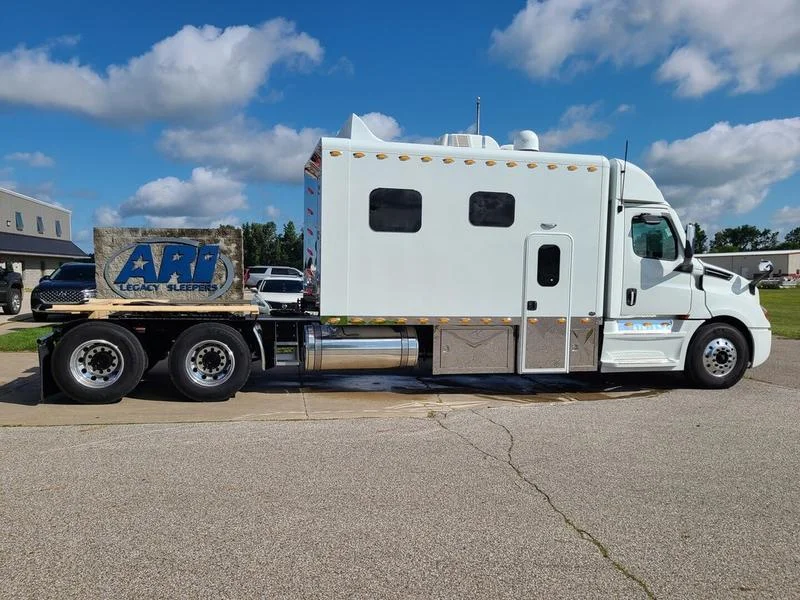 2026 Freightliner Cascadia in Columbus, OH — photo 5