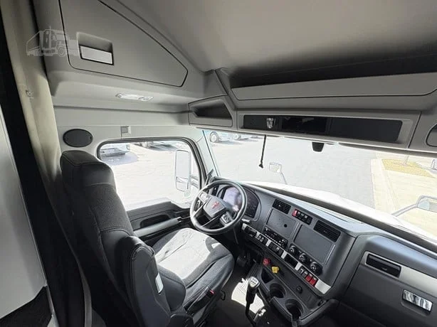 2023 Kenworth T680 - image 12