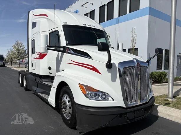 2023 Kenworth T680 - image 5