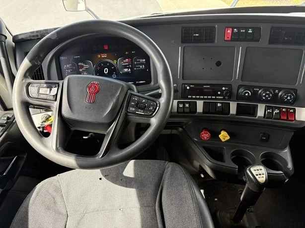 2023 Kenworth T680 - image 11