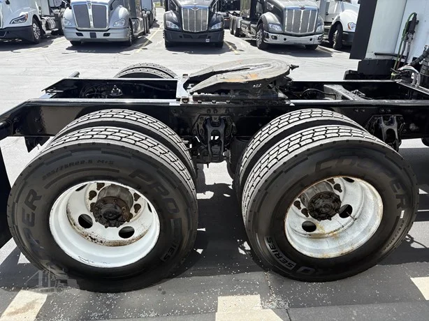 2023 Kenworth T680 - image 9