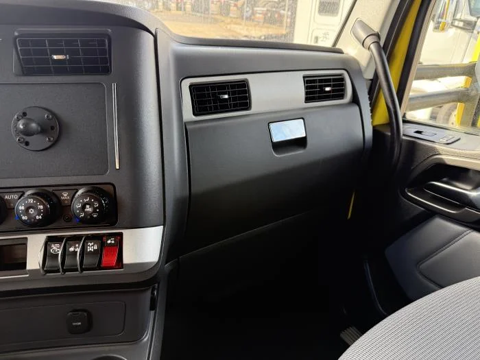 2024 Kenworth T680 - image 8