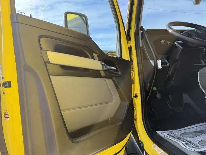 2024 Kenworth T680 - image 18