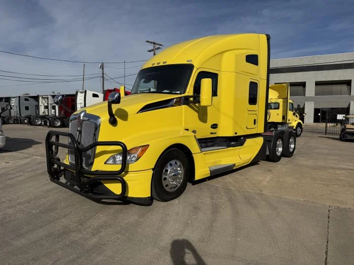 2024 Kenworth T680 - image 2