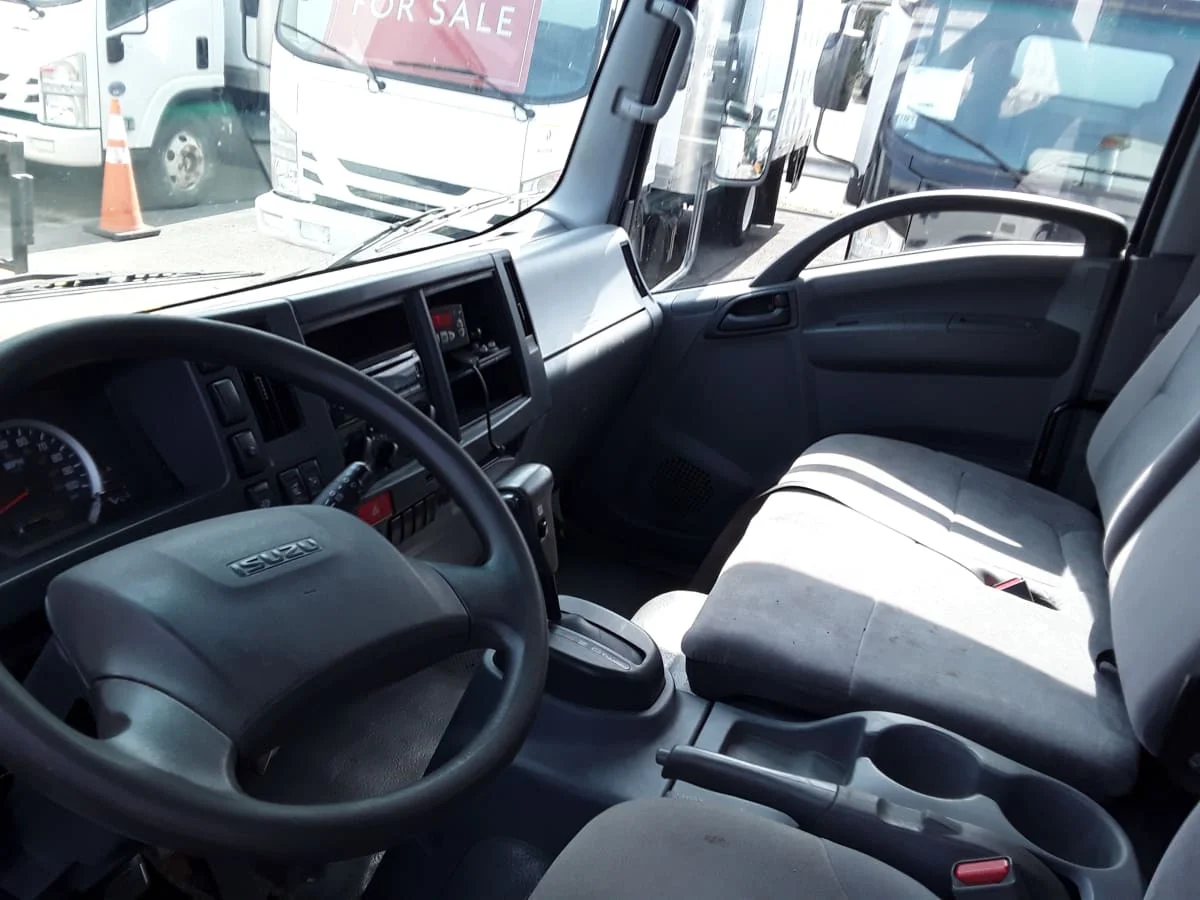 2018 Isuzu NRR in Salisbury, MA — photo 8