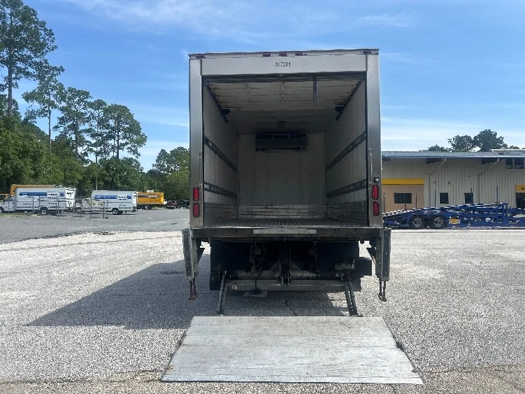 2020 Isuzu NRR in Atlanta (Forest Park), GA — photo 9