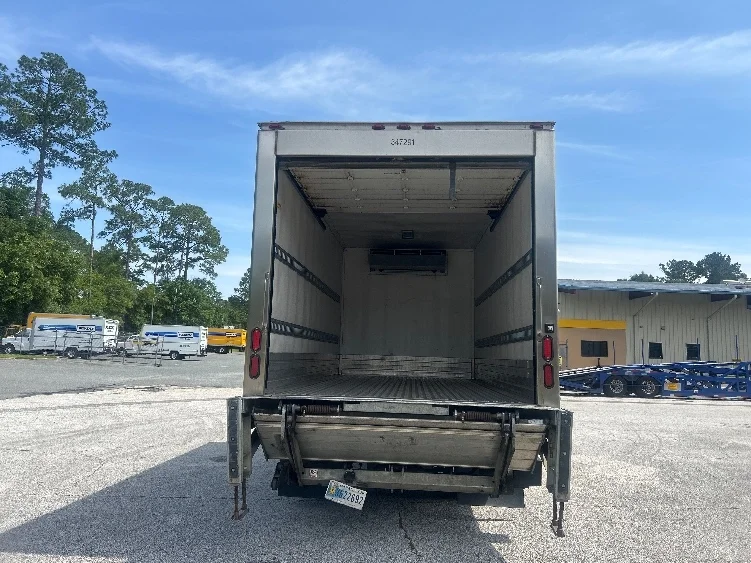 2020 Isuzu NRR in Atlanta (Forest Park), GA — photo 8