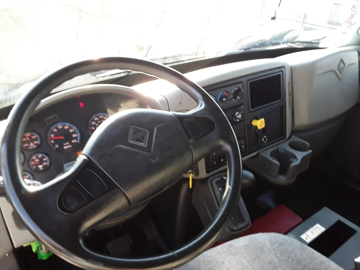 2019 International 4300 - image 8