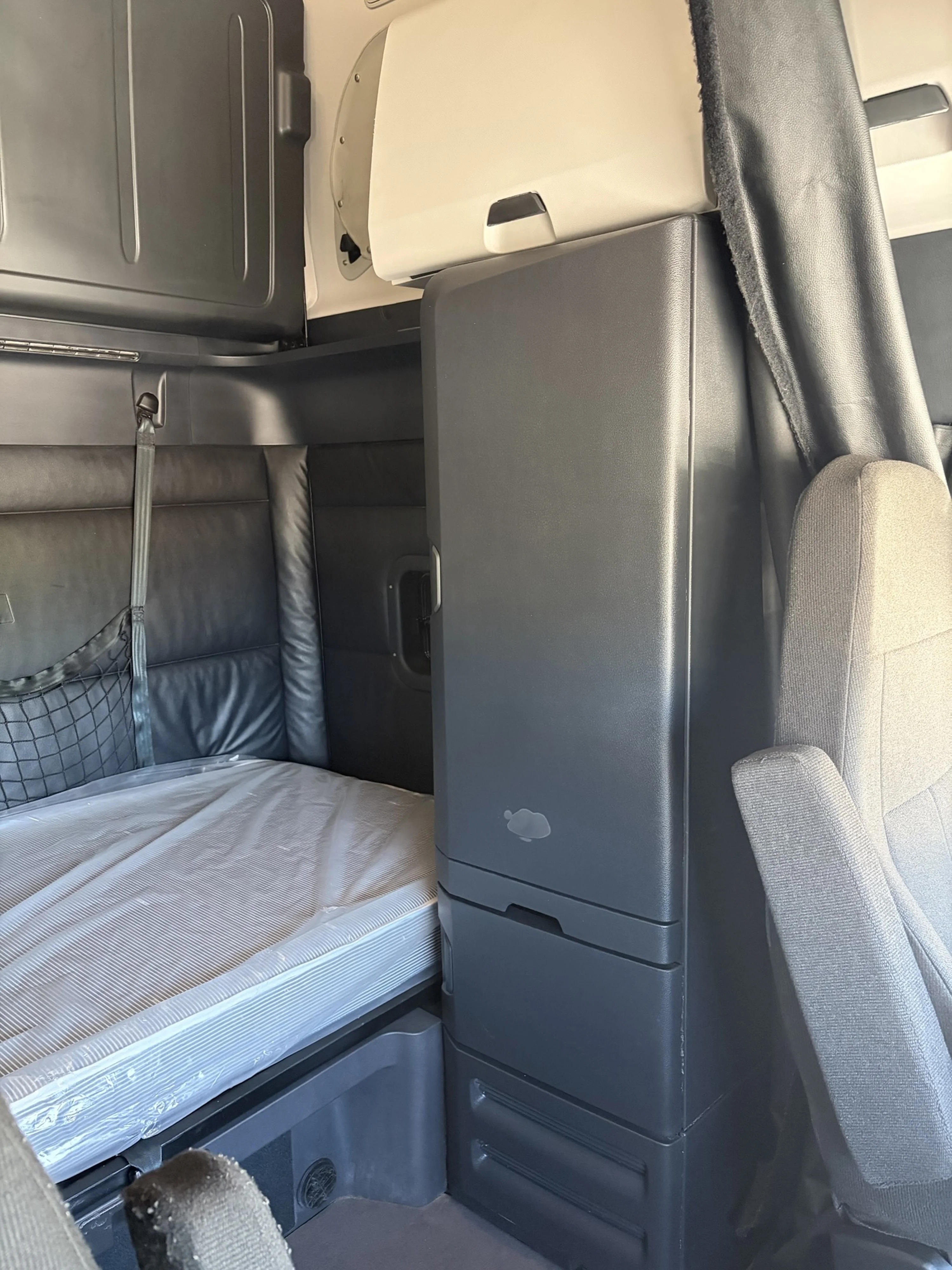 2024 Freightliner Cascadia - image 13